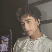 Quang Hùng_Phone