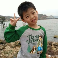 Trương Hàm Thụy" lúc bé"