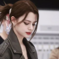 Becky Rebecca Armstrong_Chị dâu em