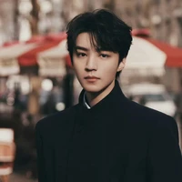 Vương Tuấn Khải ( papa các anh )