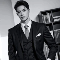 Liam Manoban( Anh cả nàng)