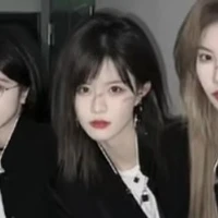 Bách Hân Dư -(cô)