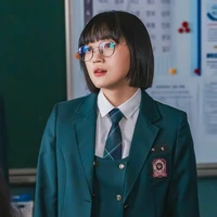 Oh Woori - Cô