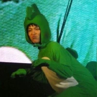 con t/g có cây đinh to đùng!