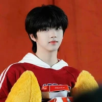 Trương Hàm Thụy-y-