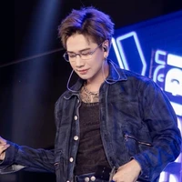 Hoàng Kim Long - Lou Hoàng