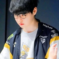 mèo cam tai tiếng(chovy)