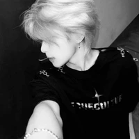 tác giả đẹp trai 😔