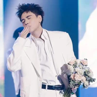 Q.Hùng