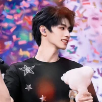 gái đẹp với đam mê nghỉ viết truyện.