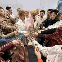 All bạn anh