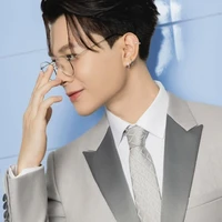 Anh tú