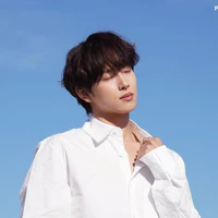 [ Lee Myung-Gi ]