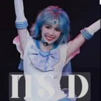 Hoàng Thúy Hậu(út)