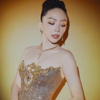 Nguyễn Khoa Tóc Tiên(chị cả)