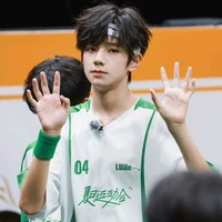 Vương Lỗ Kiệt(top)