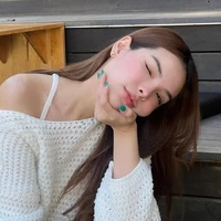 Sonya Saranphat (bạn cô)