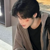 Warut[ thuộc hạ thân cận của anh]