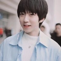 Hạ Tuấn Anh(anh cả) (10 tuổi)