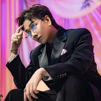 Hoàng Kim Long-Lou Hoàng