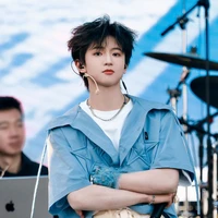 bn thân tác giả / Yuhina