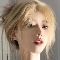 HOÀNG NHẬT TUYẾT LINH