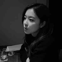 Chị gái ( Alice) 