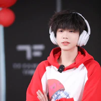 Trần Dịch Hằng /cậu/