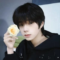 Vương Lỗ Kiệt /hắn/