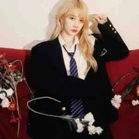 Trần Kha ( chị )