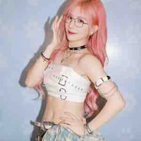 Trịnh Đan Ny ( em )