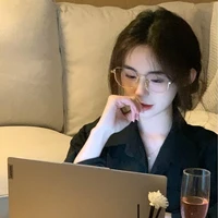 Hà Diệu Vân(thư kí của anh)