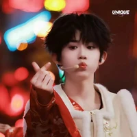 Trần Dịch Hằng ( cậu )