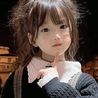 Hạ Lệ Di- lúc còn nhỏ