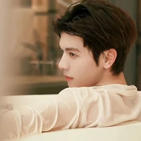 Triệu Uy Long