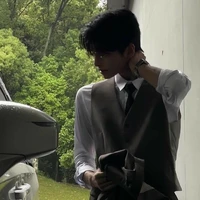 Vương Trụy Bách Luân