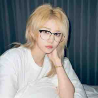 Trần Kha - cô