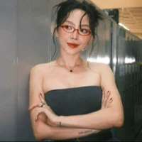 Nguyễn Khoa Tóc Tiên (chị)