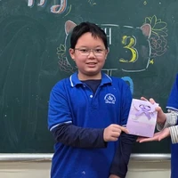 Nam (mẹ của Hưng) 