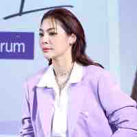 Faye(bạn cô)