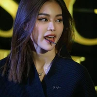 Engfa Waraha (bạn cô)