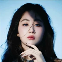 Yoko Apasra (bạn nàng)