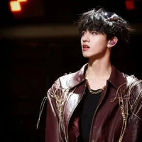 Chu Chí Hâm ( hắn ) 26 tuổi