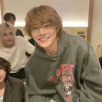 Jeongin - em