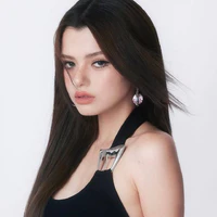 BECKY ARMSTRONG  {  Cô }
