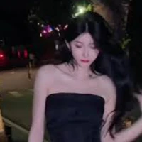 Anh Tuyết ( mẹ cô )