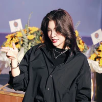 Faye - chị hai nàng