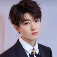 Vương Tuấn Khải - papa các anh