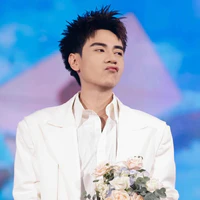 quang hùng