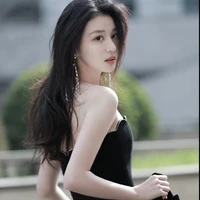 Tần Thùy Anh bạn n9